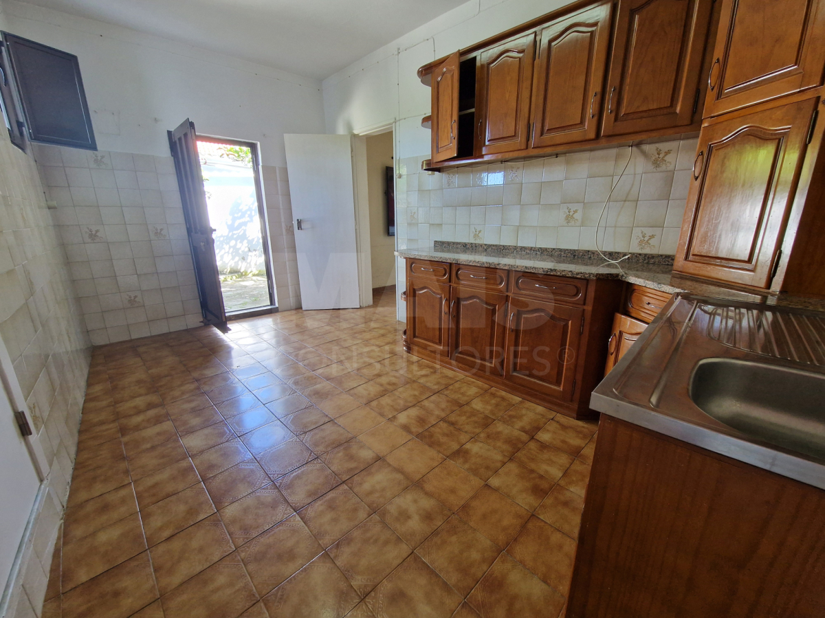 2 bedroom house Alenquer with patio